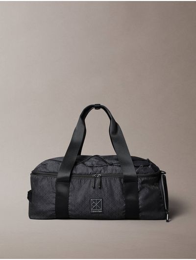 bolsa-duffle-utility-con-estampado-calvin-klein-para-hombre-color-negro-4d3385g-ub1