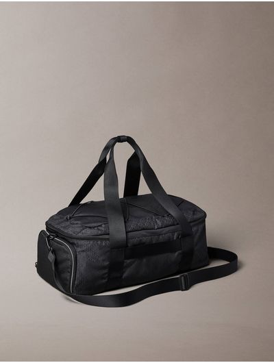 bolsa-duffle-utility-con-estampado-calvin-klein-para-hombre-color-negro-4d3385g-ub1