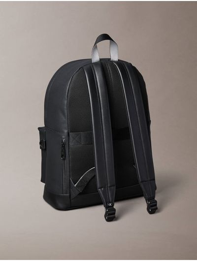 mochila-redonda-con-mezcla-de-texturas-calvin-klein-para-hombre-color-negro-4d3444g-ub1