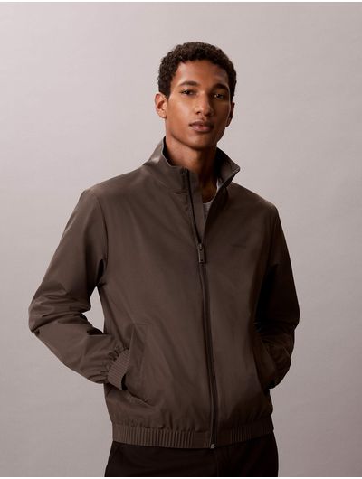 chamarra-rompevientos-cuello-alto-calvin-klein-hombre-cafe-4lf515g-par
