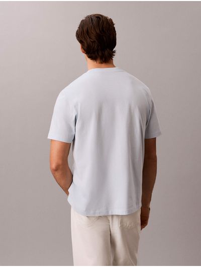 playera-grafica-relaxed-calvin-klein-hombre-azul-claro-4lg813g-ciq