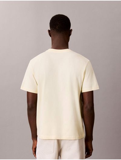 playera-grafica-relaxed-calvin-klein-hombre-beige-4lg813g-tgy