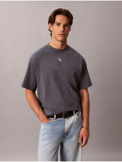 playera-bold-calvin-grafica-calvin-klein-hombre-gris-4rh886g-ckp