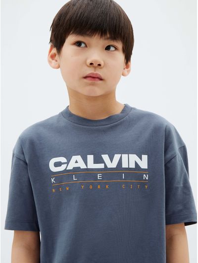 playera-print-calvin-klein-nino-azul-lvcktja43b-chx